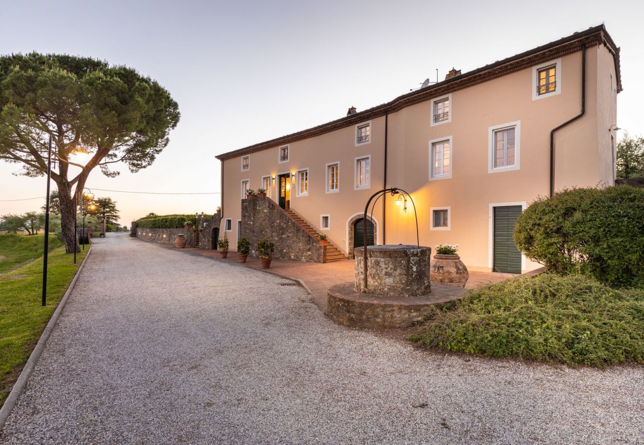 Villa a Capannori - FATTORIA CAMIGLIANO Luxury Farmhouse with Pool inside a Wine Estate