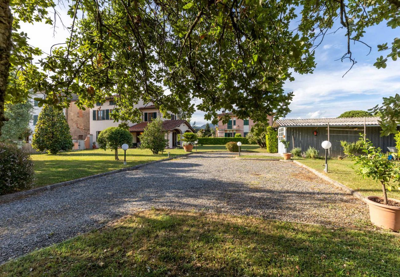 Villa a Lucca - Nonna Bianca, a Genuine Farmhouse in Sant'Alessio, Lucca