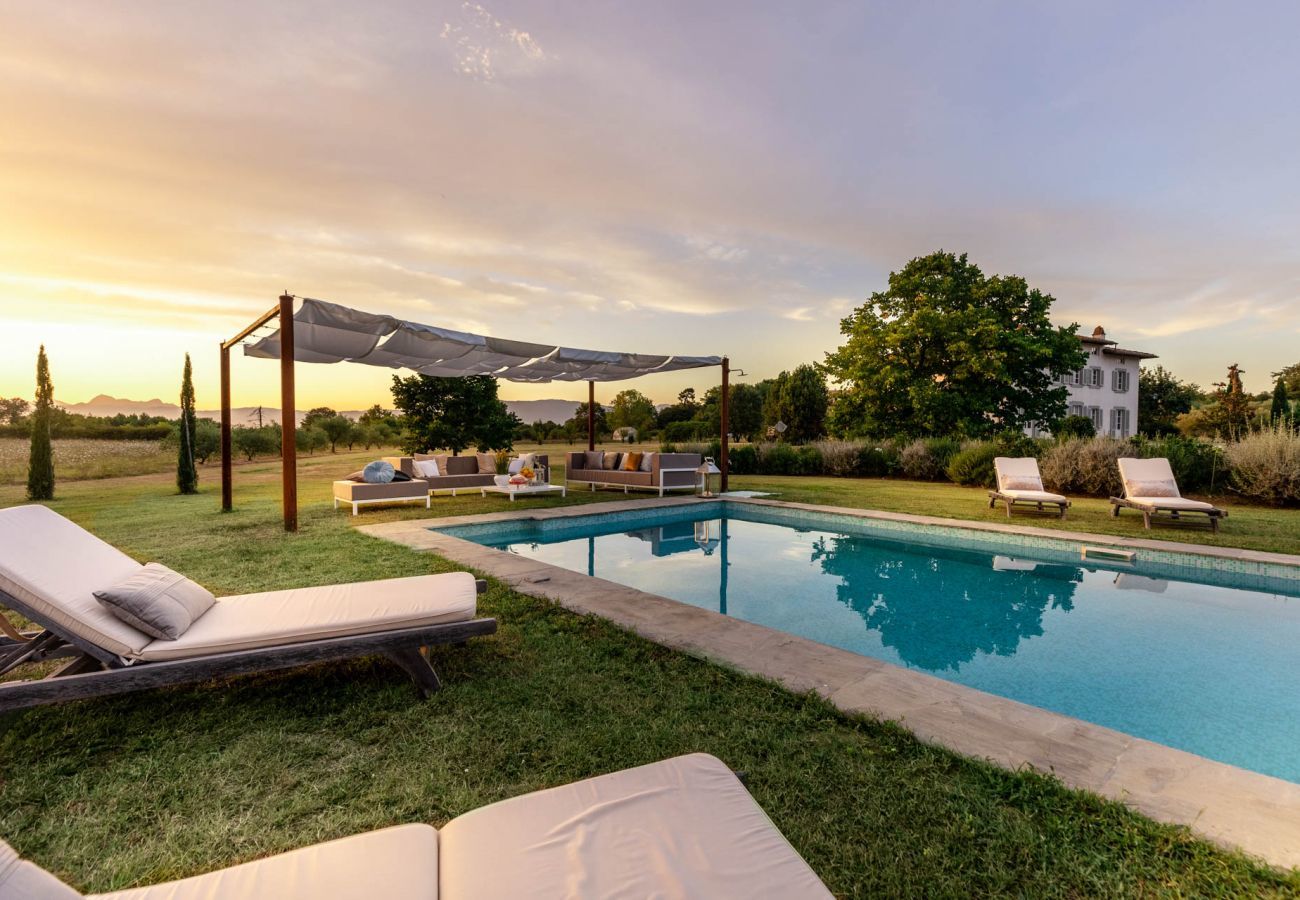 Villa a Orentano - Il Conte Farmhouse Retreat