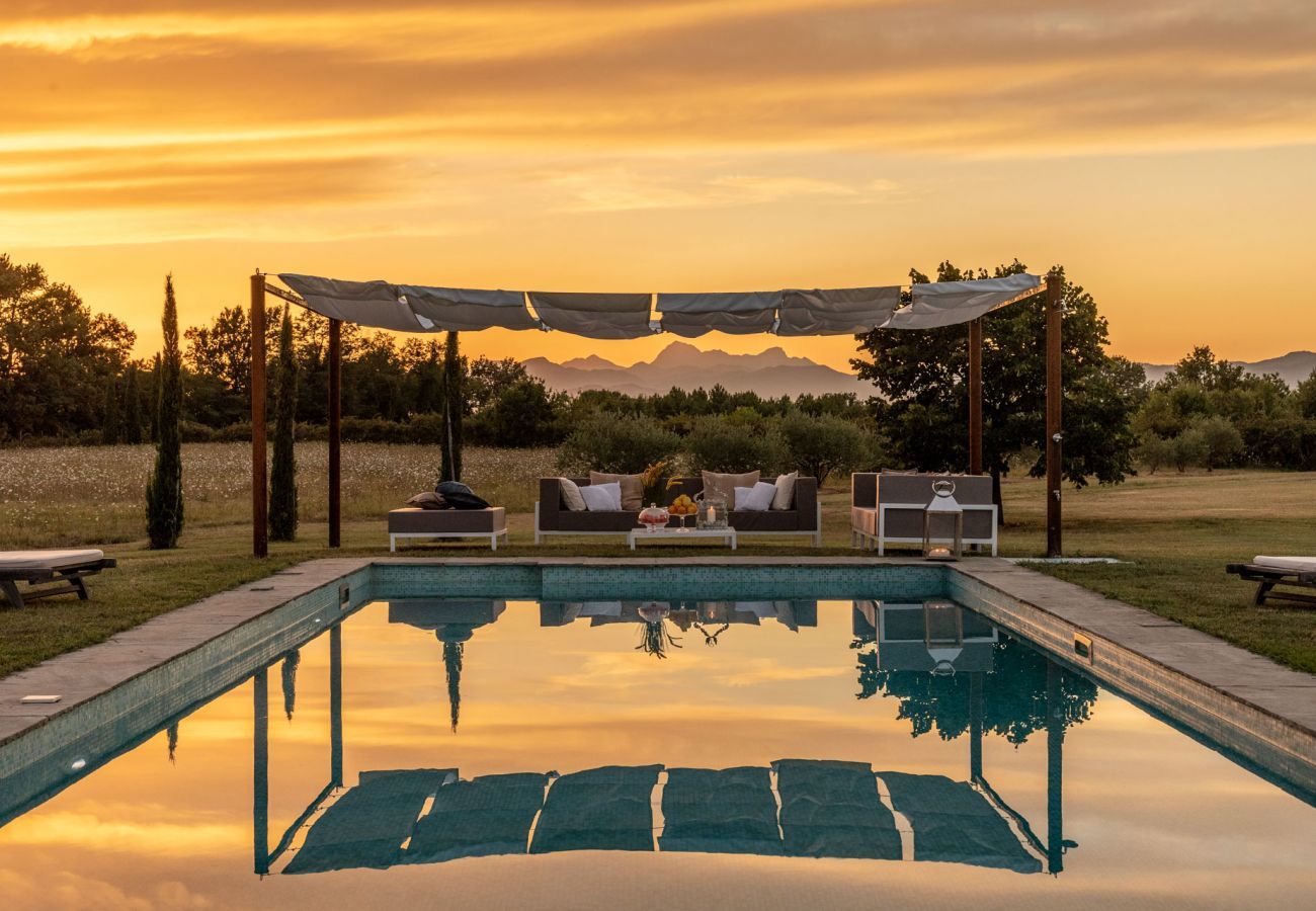Villa a Orentano - Il Conte Farmhouse Retreat