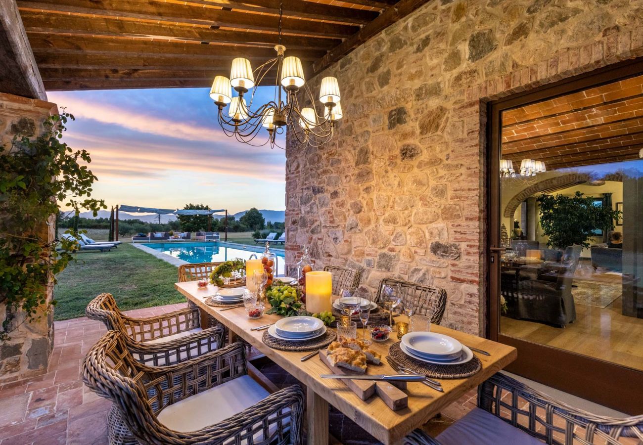 Villa a Orentano - IL CONTE Traditional Tuscany 3 bedrooms Luxury Farmhouse Villa with Private Pool and SPA in Orentano