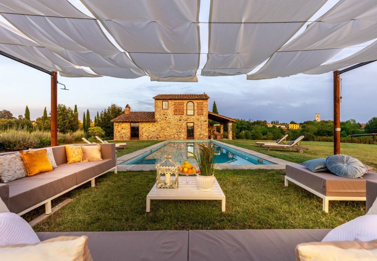 Villa a Orentano - IL CONTE Traditional Tuscany 3 bedrooms Luxury Farmhouse Villa with Private Pool and SPA in Orentano