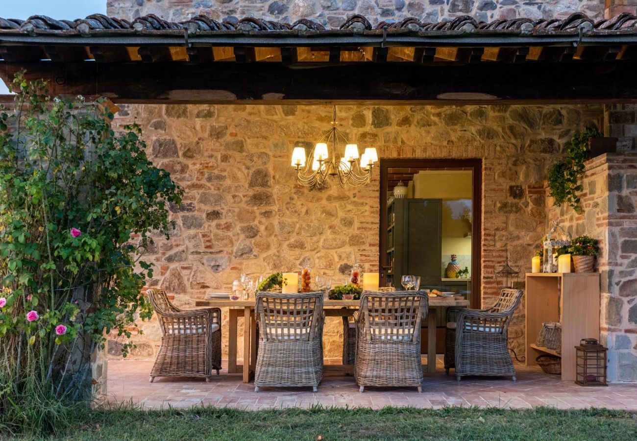 Villa a Orentano - IL CONTE Traditional Tuscany 3 bedrooms Luxury Farmhouse Villa with Private Pool and SPA in Orentano