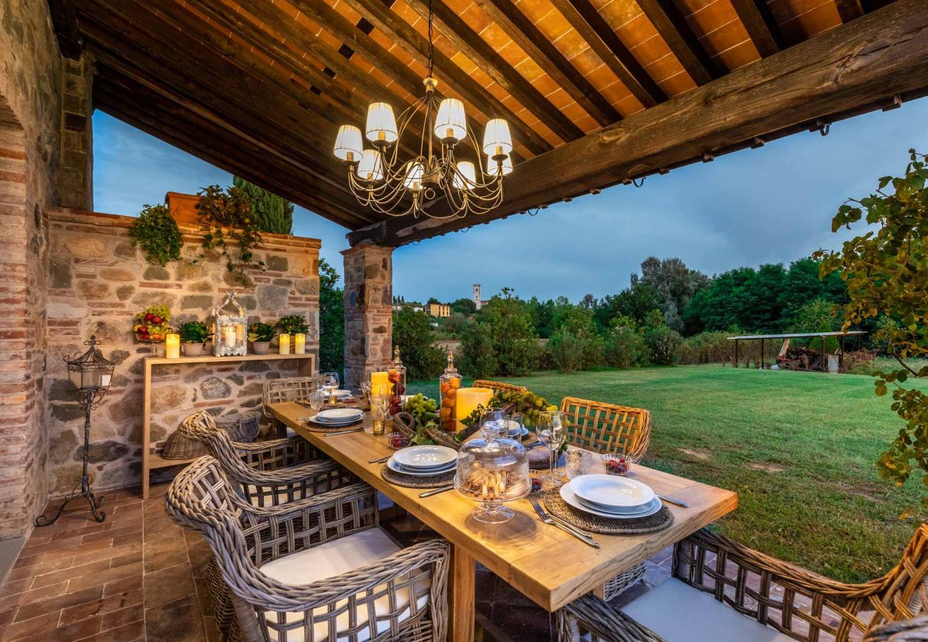 Villa a Orentano - IL CONTE Traditional Tuscany 3 bedrooms Luxury Farmhouse Villa with Private Pool and SPA in Orentano