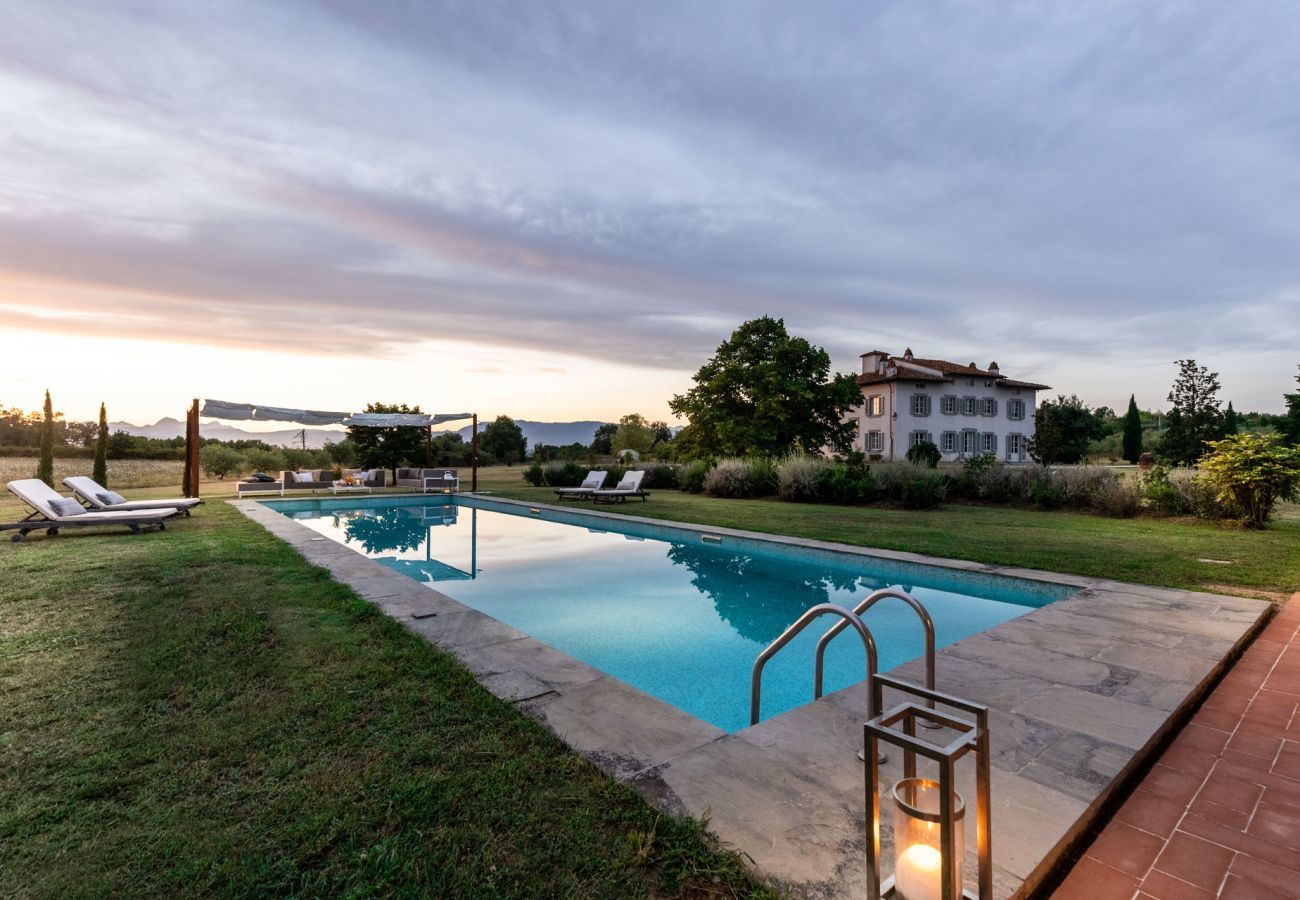 Villa a Orentano - IL CONTE Traditional Tuscany 3 bedrooms Luxury Farmhouse Villa with Private Pool and SPA in Orentano