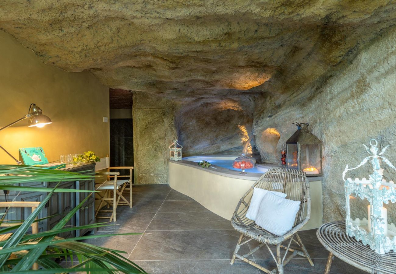 Villa a Orentano - Il Conte Farmhouse Retreat