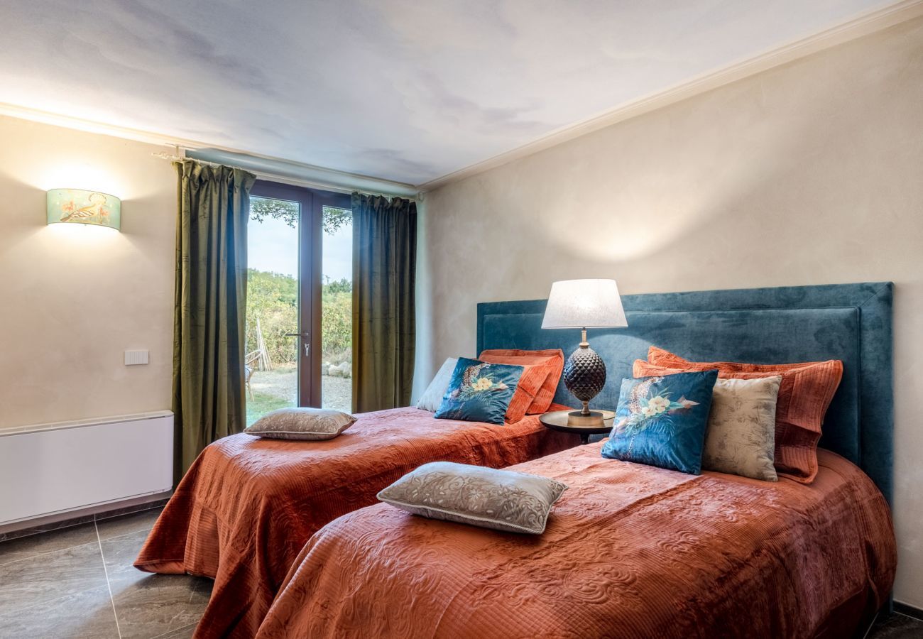 Villa a Orentano - Il Conte Farmhouse Retreat