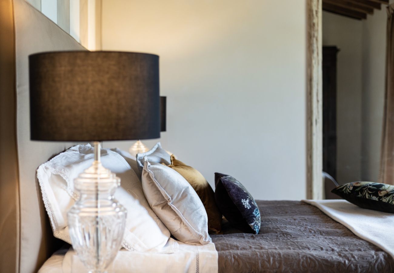 Villa a Orentano - Il Conte Farmhouse Retreat