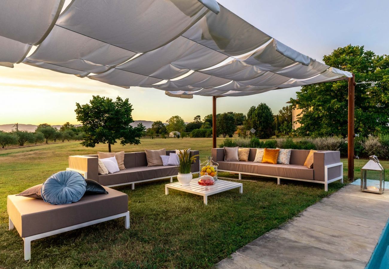 Villa a Orentano - Il Conte Farmhouse Retreat