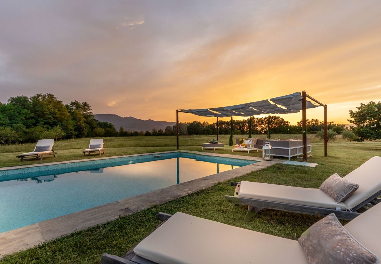 Villa a Orentano - IL CONTE Traditional Tuscany 3 bedrooms Luxury Farmhouse Villa with Private Pool and SPA in Orentano