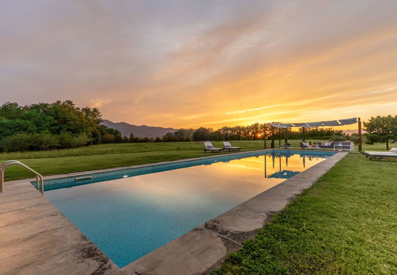 Villa a Orentano - IL CONTE Traditional Tuscany 3 bedrooms Luxury Farmhouse Villa with Private Pool and SPA in Orentano