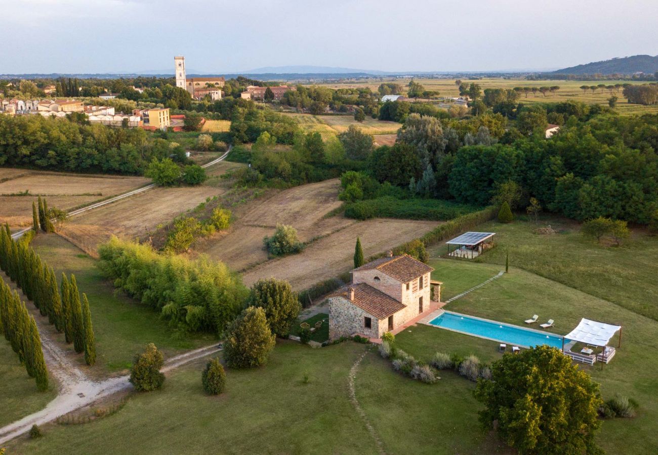 Villa a Orentano - Il Conte Farmhouse Retreat