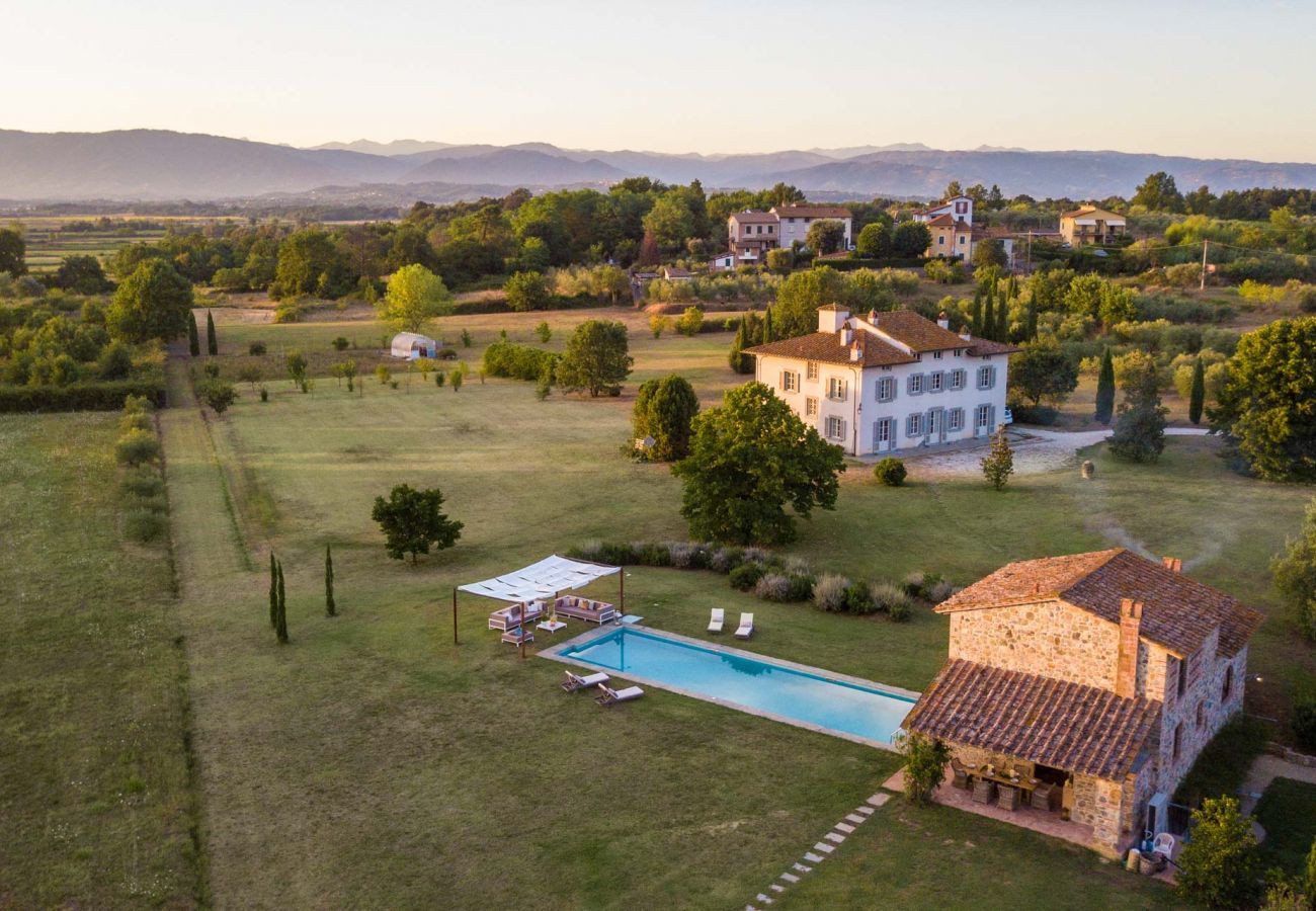 Villa a Orentano - IL CONTE Traditional Tuscany 3 bedrooms Luxury Farmhouse Villa with Private Pool and SPA in Orentano