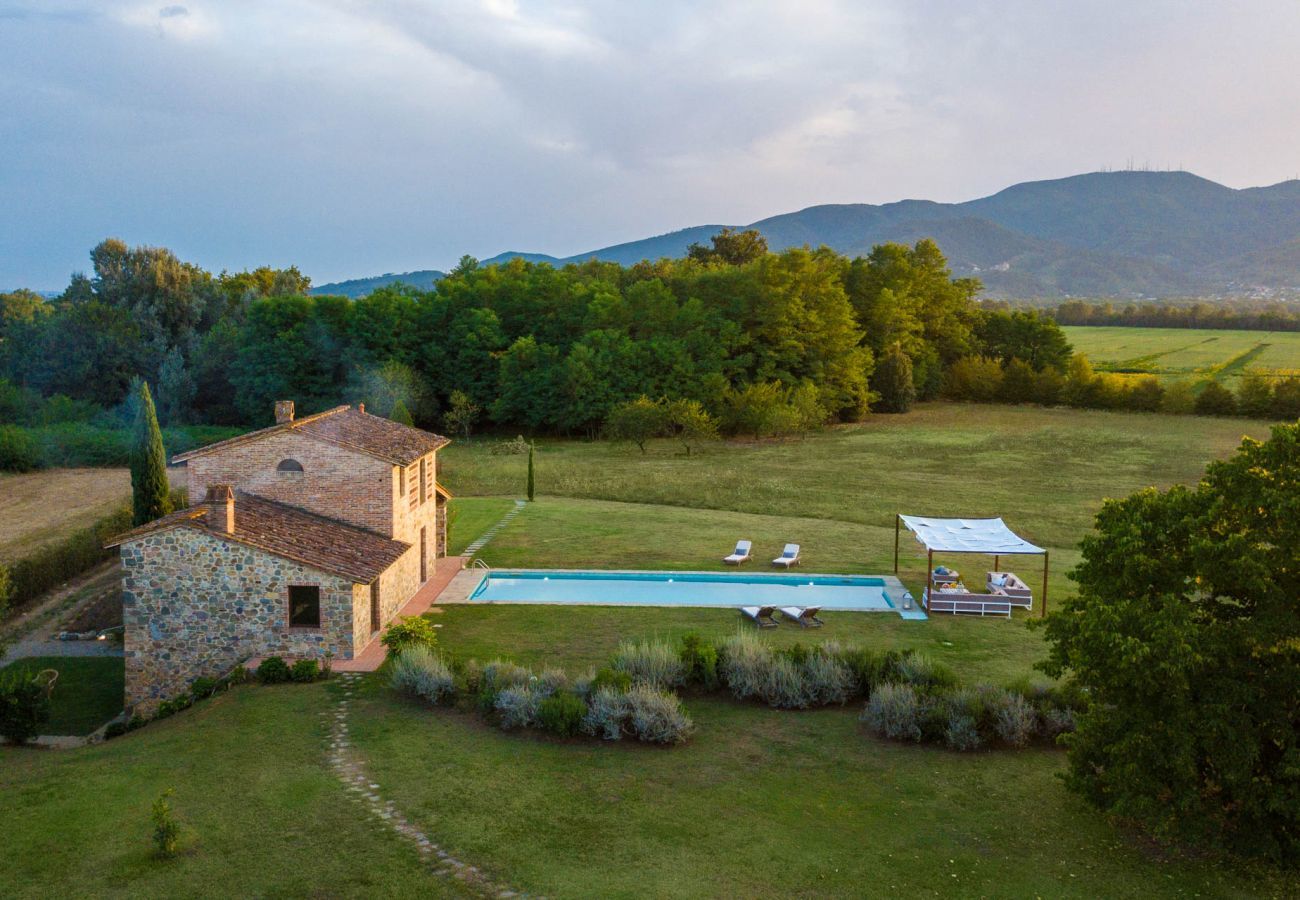 Villa a Orentano - IL CONTE Traditional Tuscany 3 bedrooms Luxury Farmhouse Villa with Private Pool and SPA in Orentano