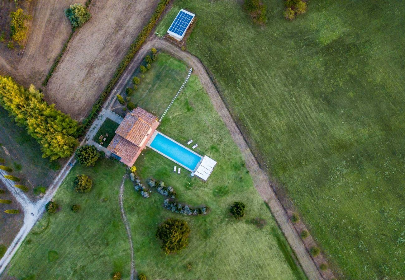 Villa a Orentano - Il Conte Farmhouse Retreat