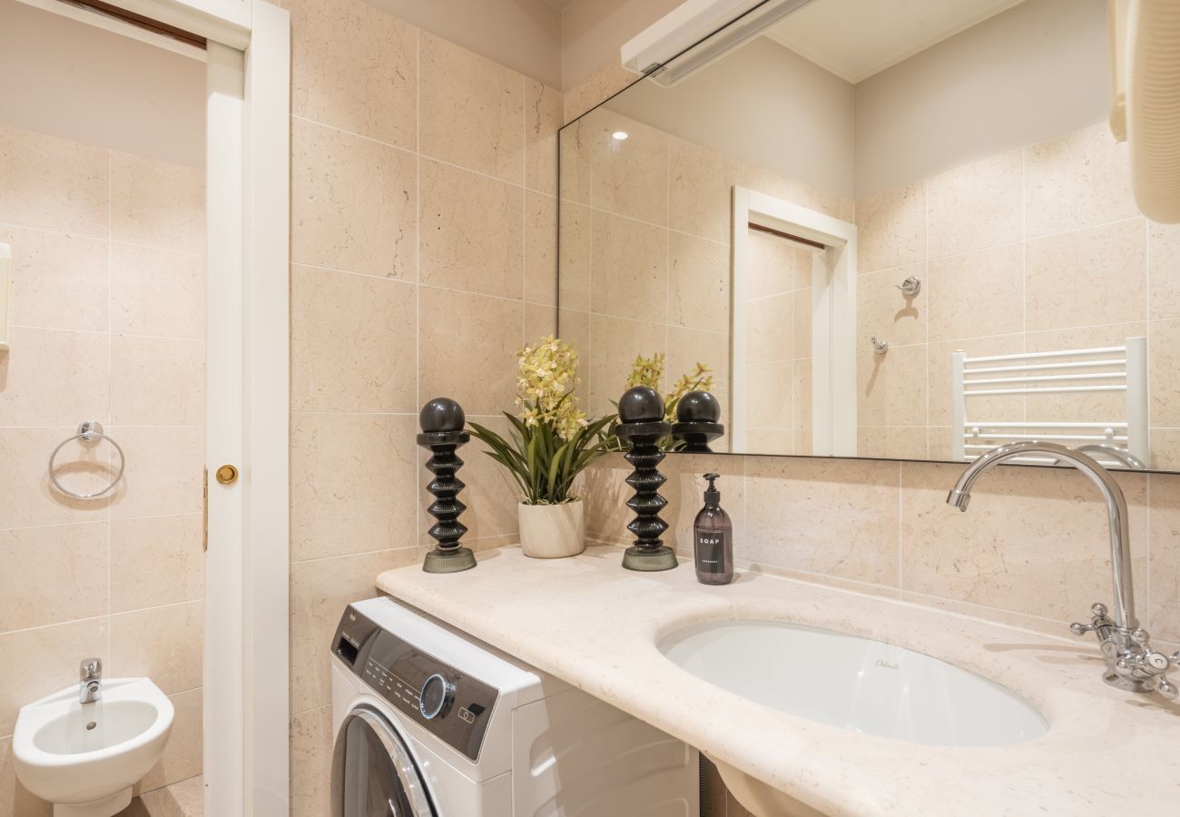Appartamento a Dorsoduro - Accademia Design Apartment with Balcony R&R