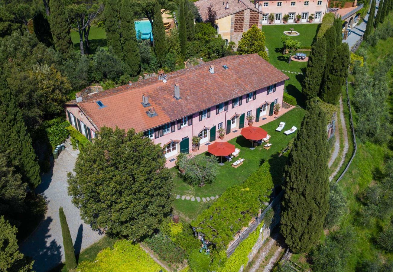 Villa a Lucca - Villa Petra - Luxury Wine Estate Villa Framed Among Lucca' Hills