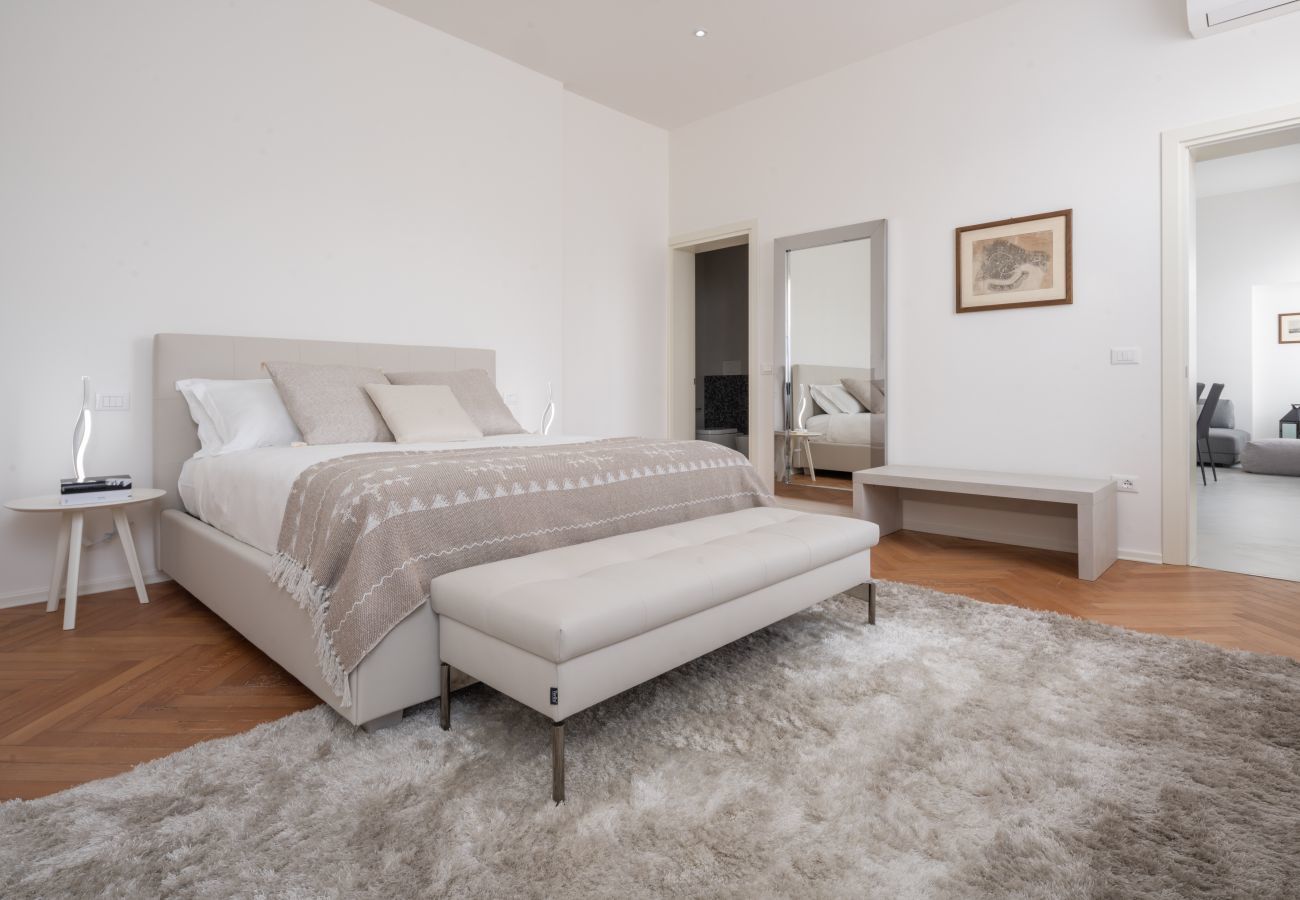 Appartamento a Venezia - Design Apartment with Balcony on the Grand Canal R