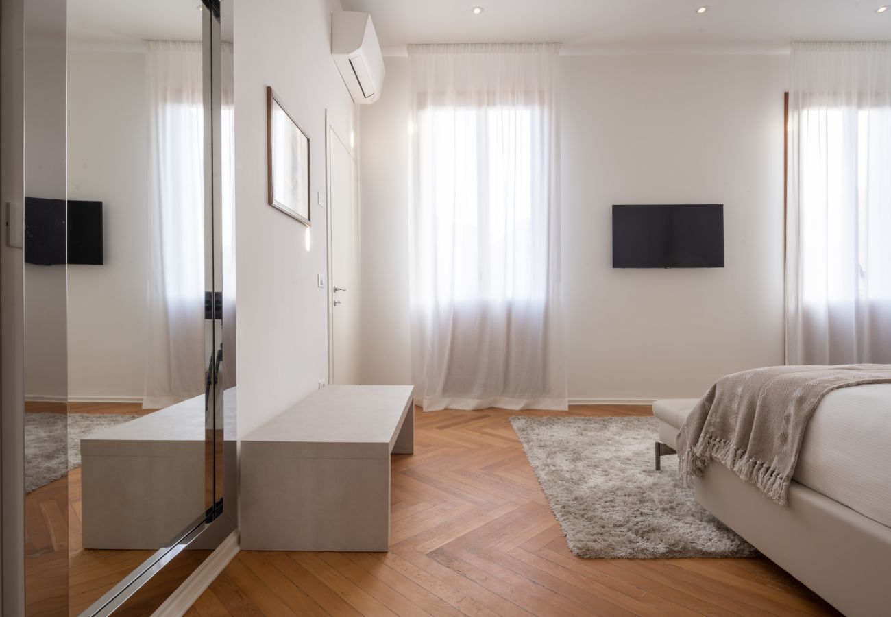 Appartamento a Venezia - Design Apartment with Balcony on the Grand Canal R