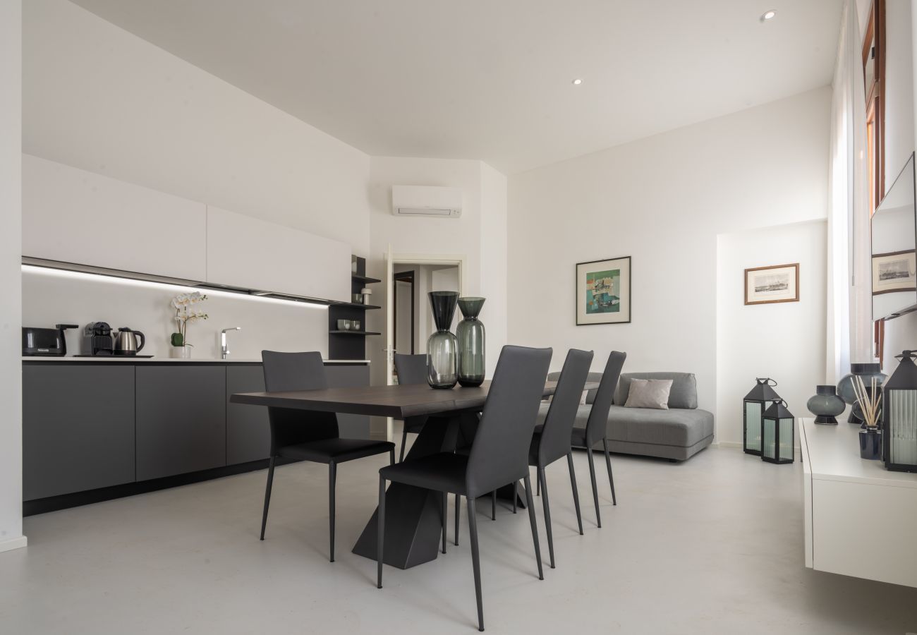 Appartamento a Venezia - Design Apartment with Balcony on the Grand Canal R