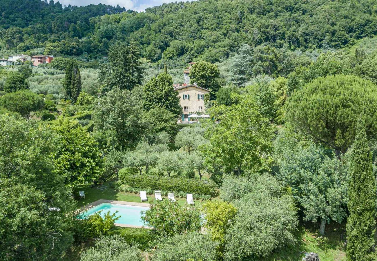 Villa a Camaiore - Luxury Farmhouse Retreat between Lucca and the Beach