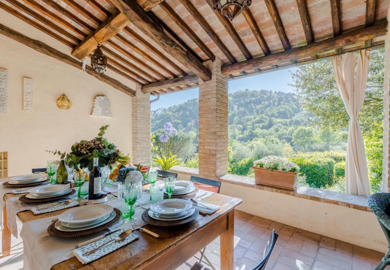 Villa a Camaiore - Luxury Farmhouse Retreat between Lucca and the Beach