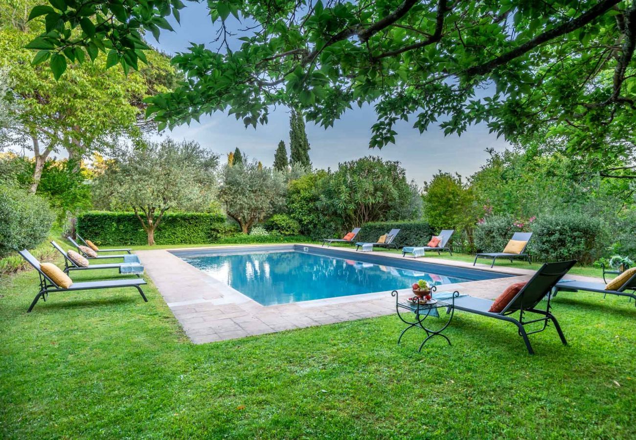 Villa a Camaiore - Luxury Farmhouse Retreat between Lucca and the Beach