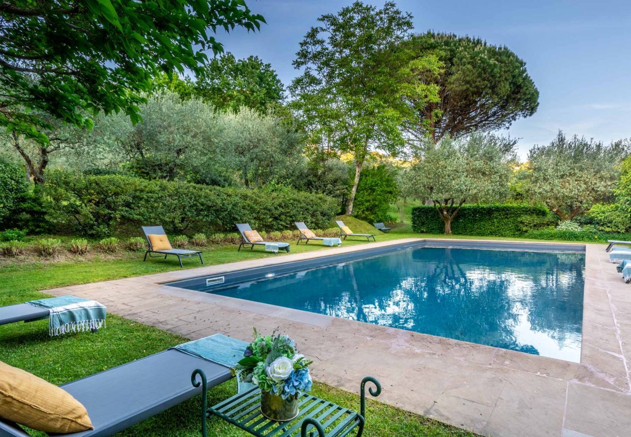 Villa a Camaiore - Luxury Farmhouse Retreat between Lucca and the Beach