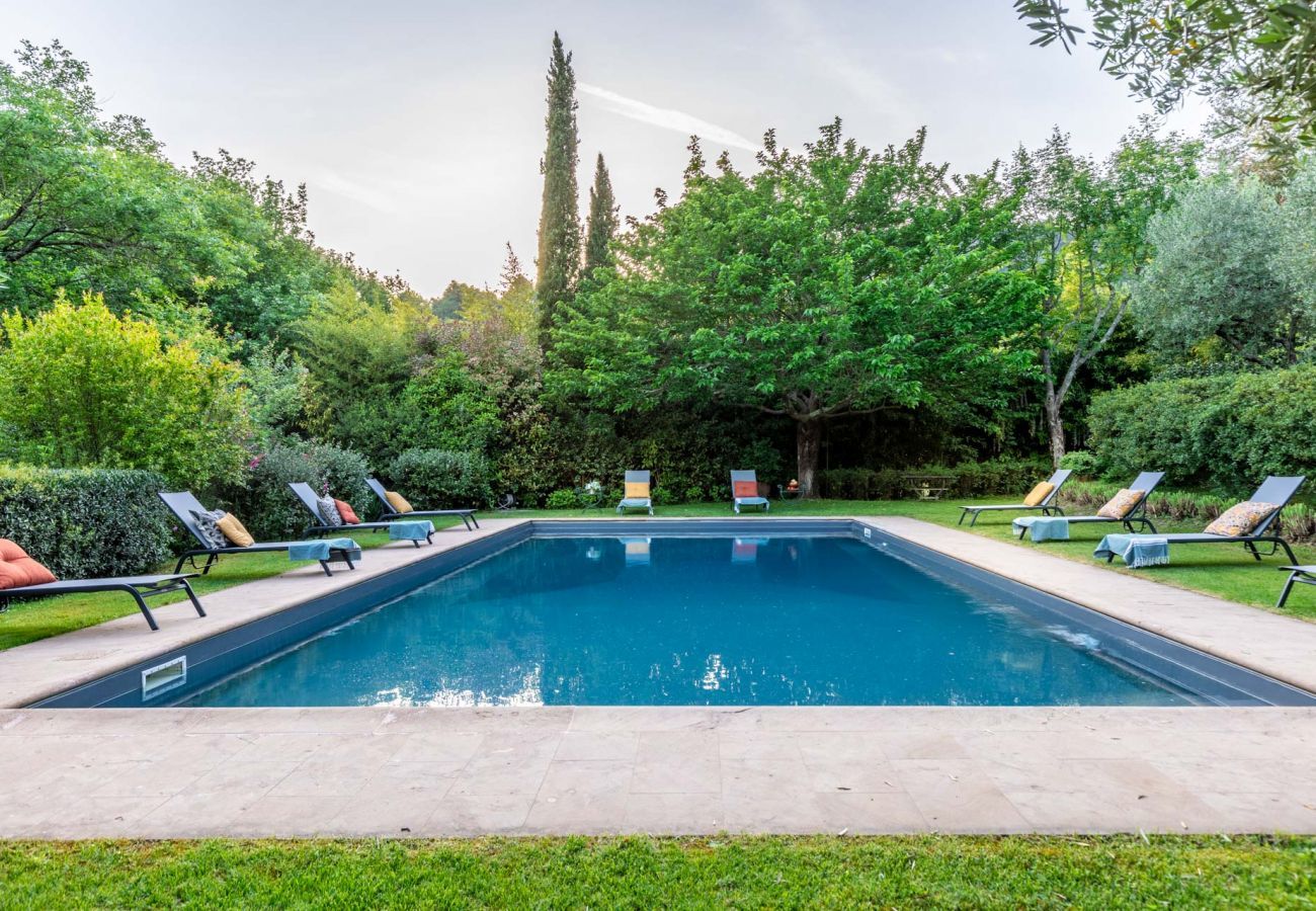 Villa a Camaiore - Luxury Farmhouse Retreat between Lucca and the Beach