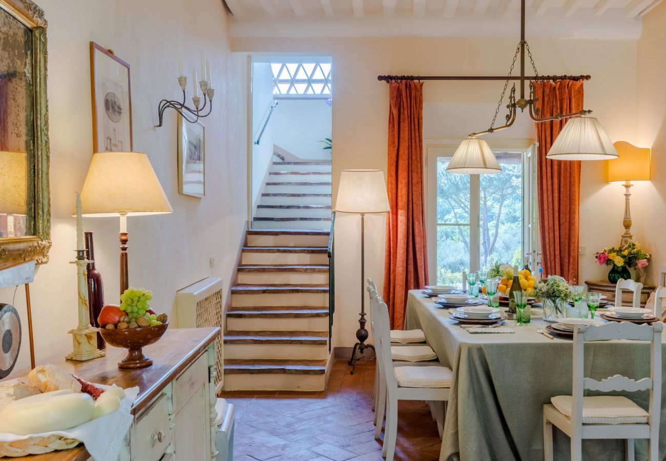 Villa a Camaiore - Luxury Farmhouse Retreat between Lucca and the Beach