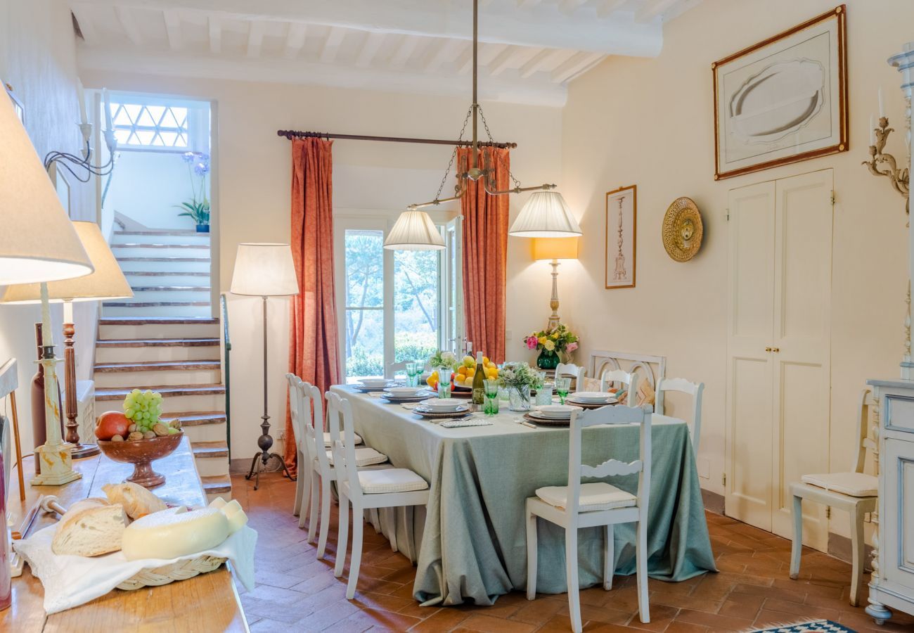 Villa a Camaiore - Luxury Farmhouse Retreat between Lucca and the Beach