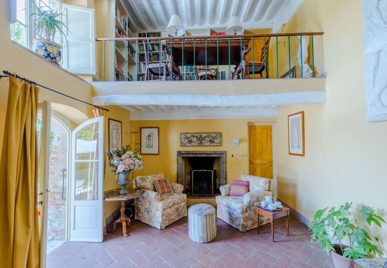 Villa a Camaiore - Luxury Farmhouse Retreat between Lucca and the Beach