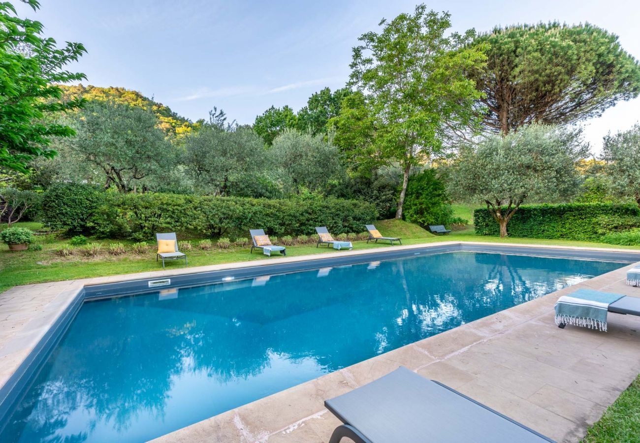 Villa a Camaiore - Luxury Farmhouse Retreat between Lucca and the Beach