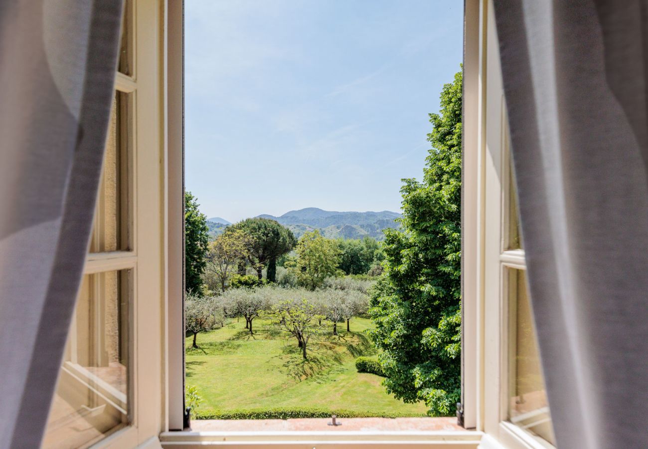 Villa a Camaiore - Luxury Farmhouse Retreat between Lucca and the Beach