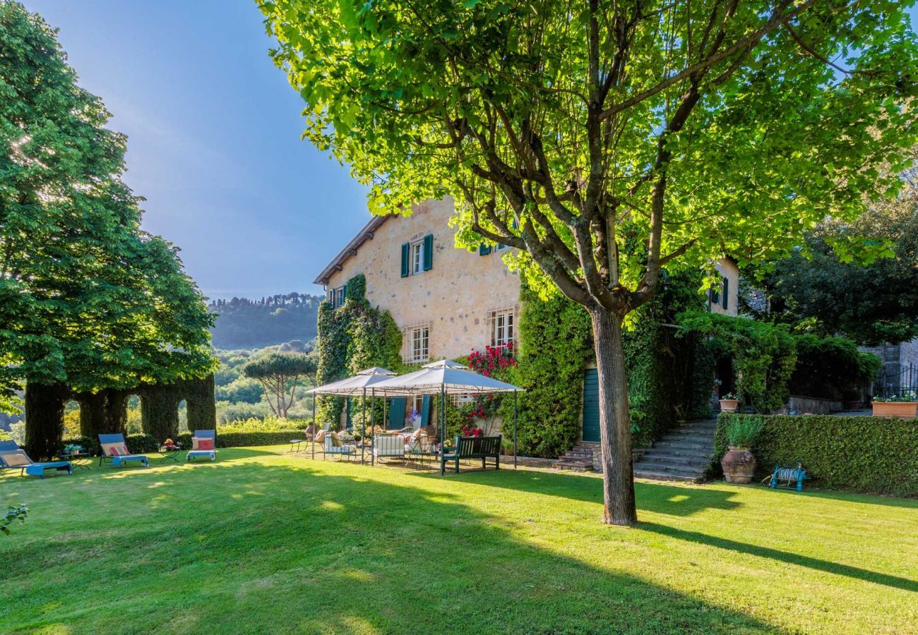 Villa a Camaiore - Luxury Farmhouse Retreat between Lucca and the Beach