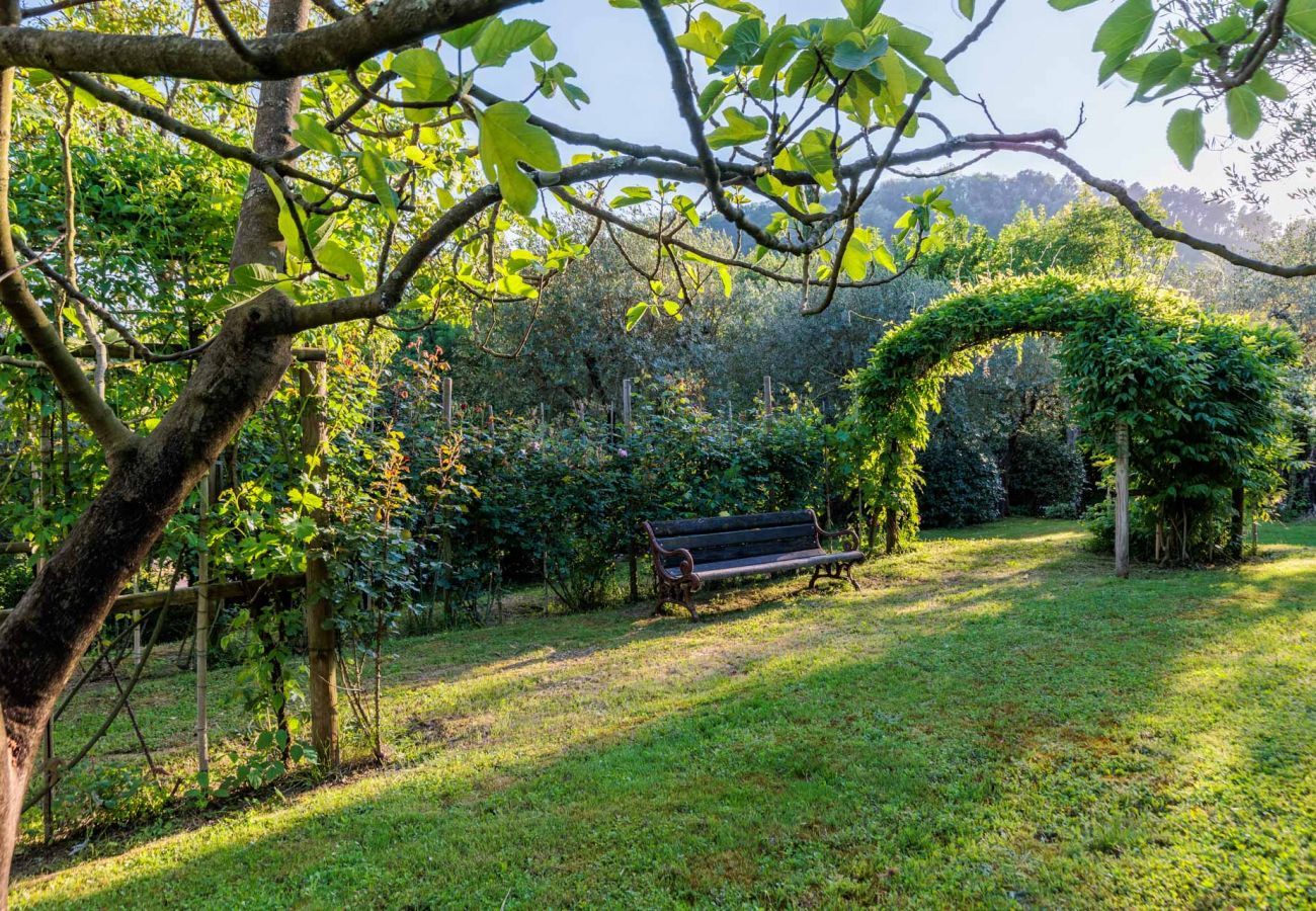 Villa a Camaiore - Luxury Farmhouse Retreat between Lucca and the Beach