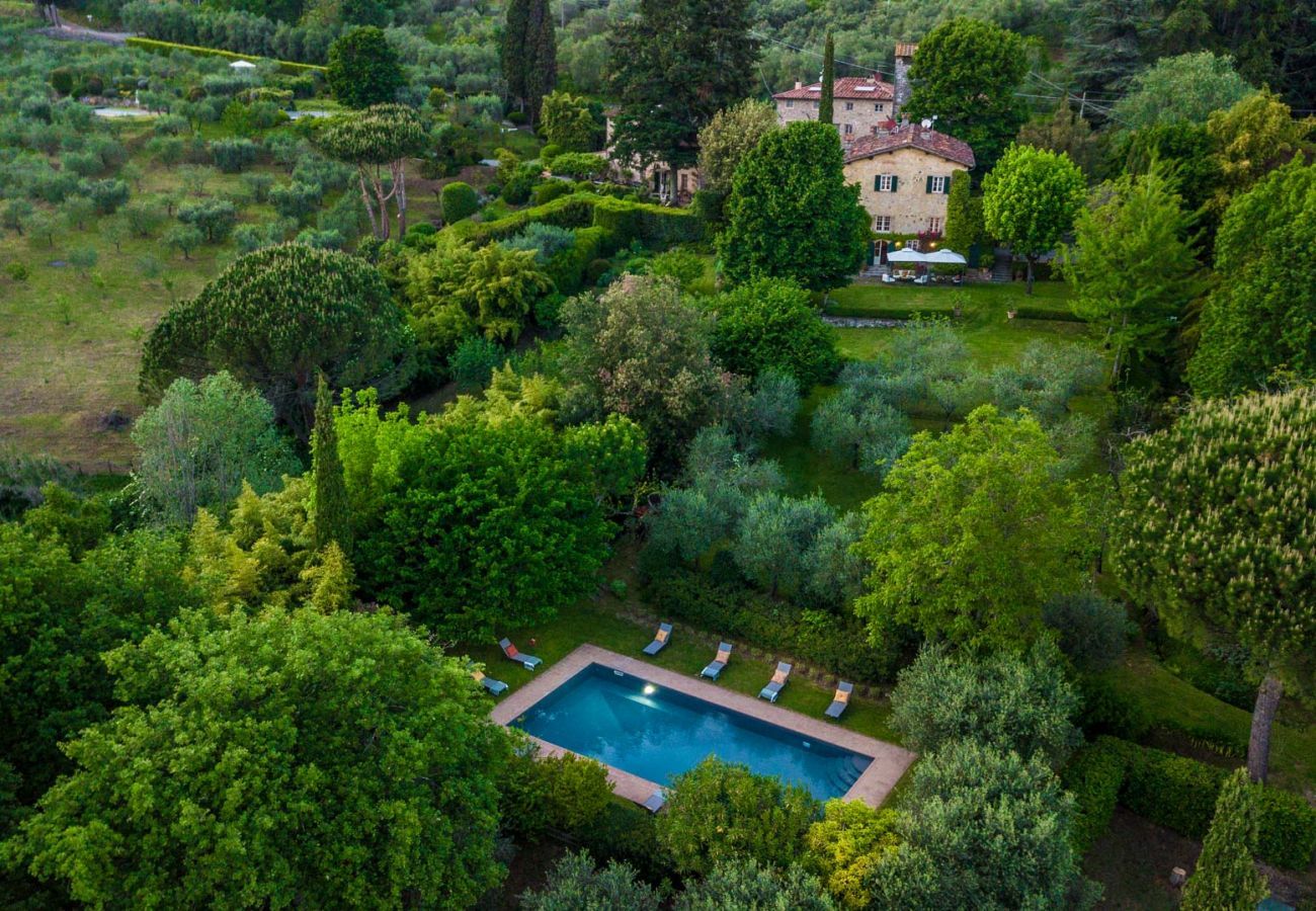 Villa a Camaiore - Luxury Farmhouse Retreat between Lucca and the Beach