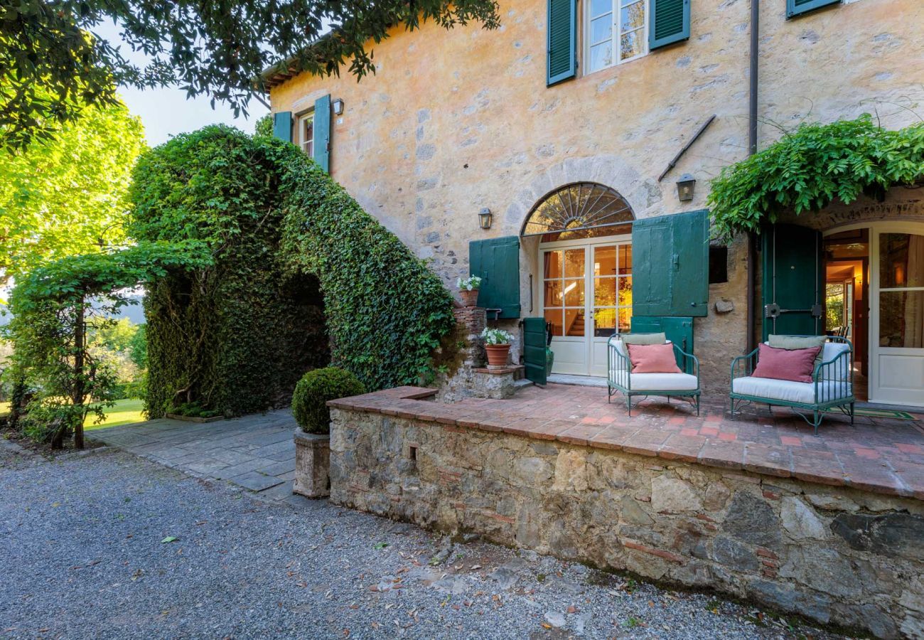 Villa a Camaiore - Luxury Farmhouse Retreat between Lucca and the Beach