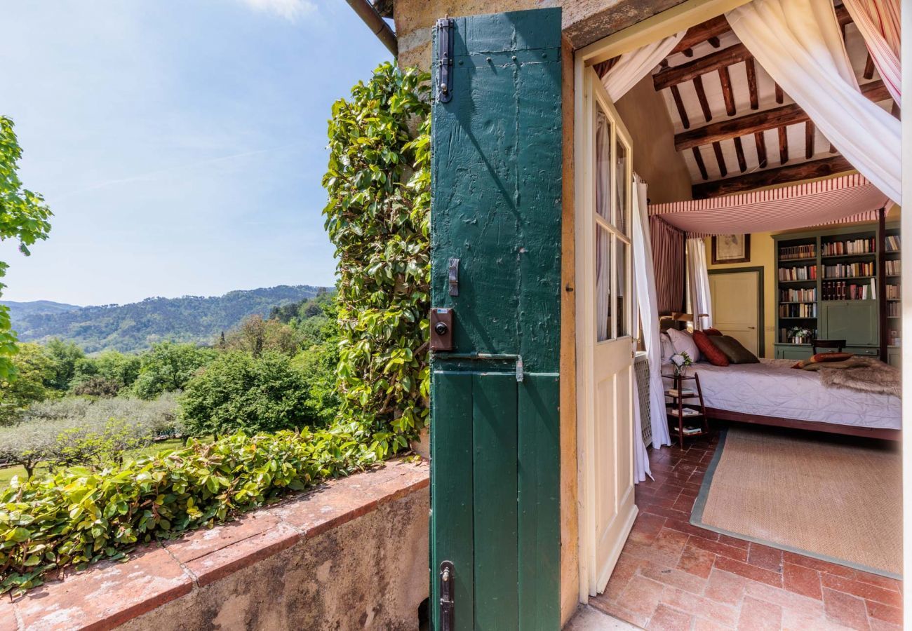 Villa a Camaiore - Luxury Farmhouse Retreat between Lucca and the Beach