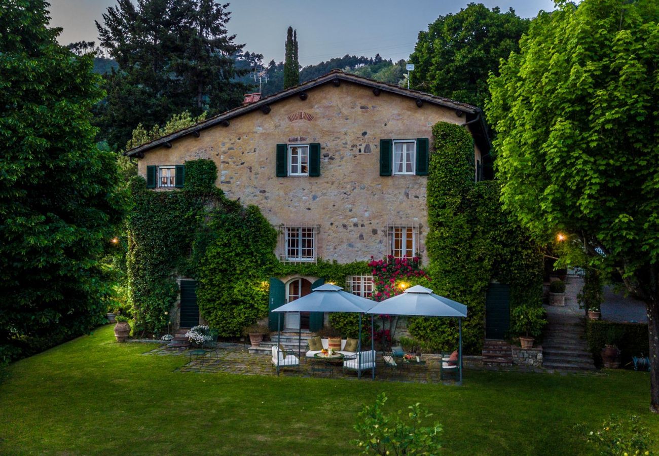 Villa a Camaiore - Luxury Farmhouse Retreat between Lucca and the Beach