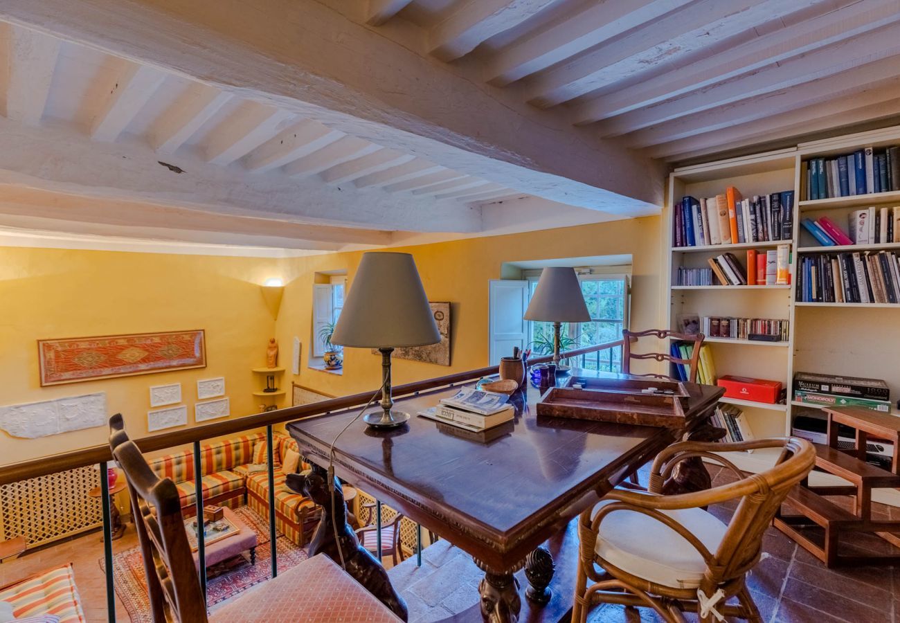 Villa a Camaiore - Luxury Farmhouse Retreat between Lucca and the Beach