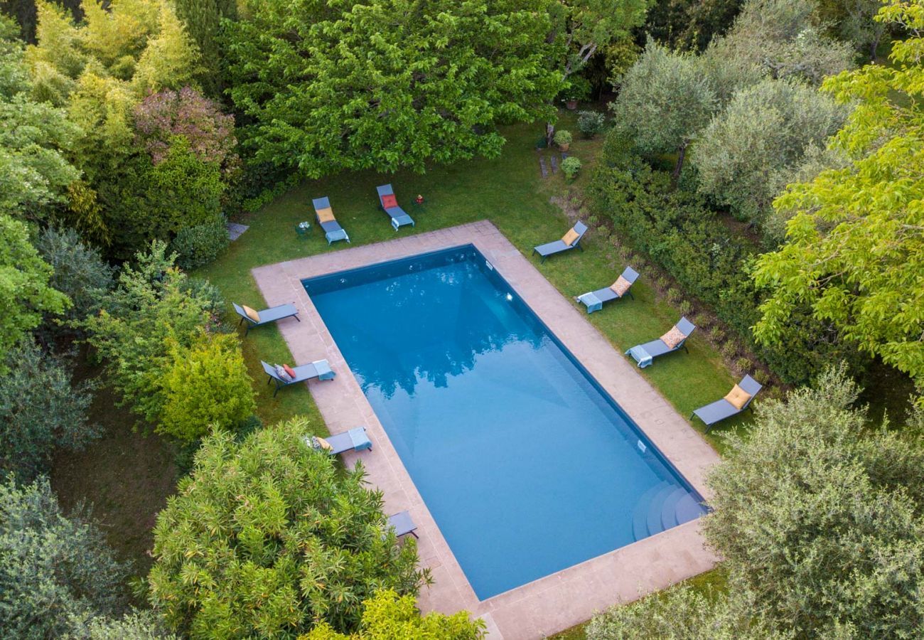 Villa a Camaiore - Luxury Farmhouse Retreat between Lucca and the Beach