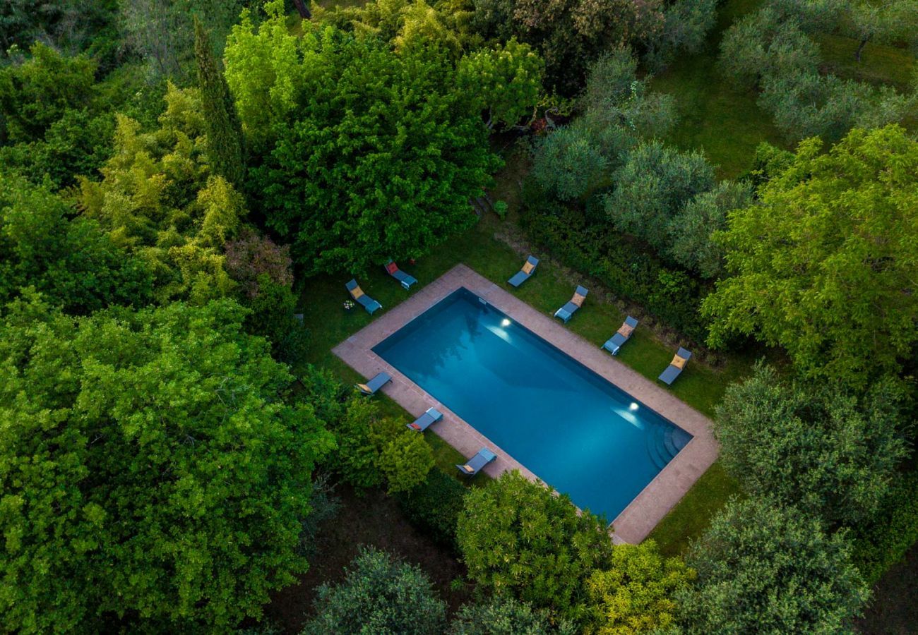 Villa a Camaiore - Luxury Farmhouse Retreat between Lucca and the Beach