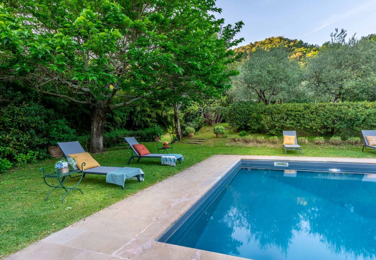 Villa a Camaiore - Luxury Farmhouse Retreat between Lucca and the Beach