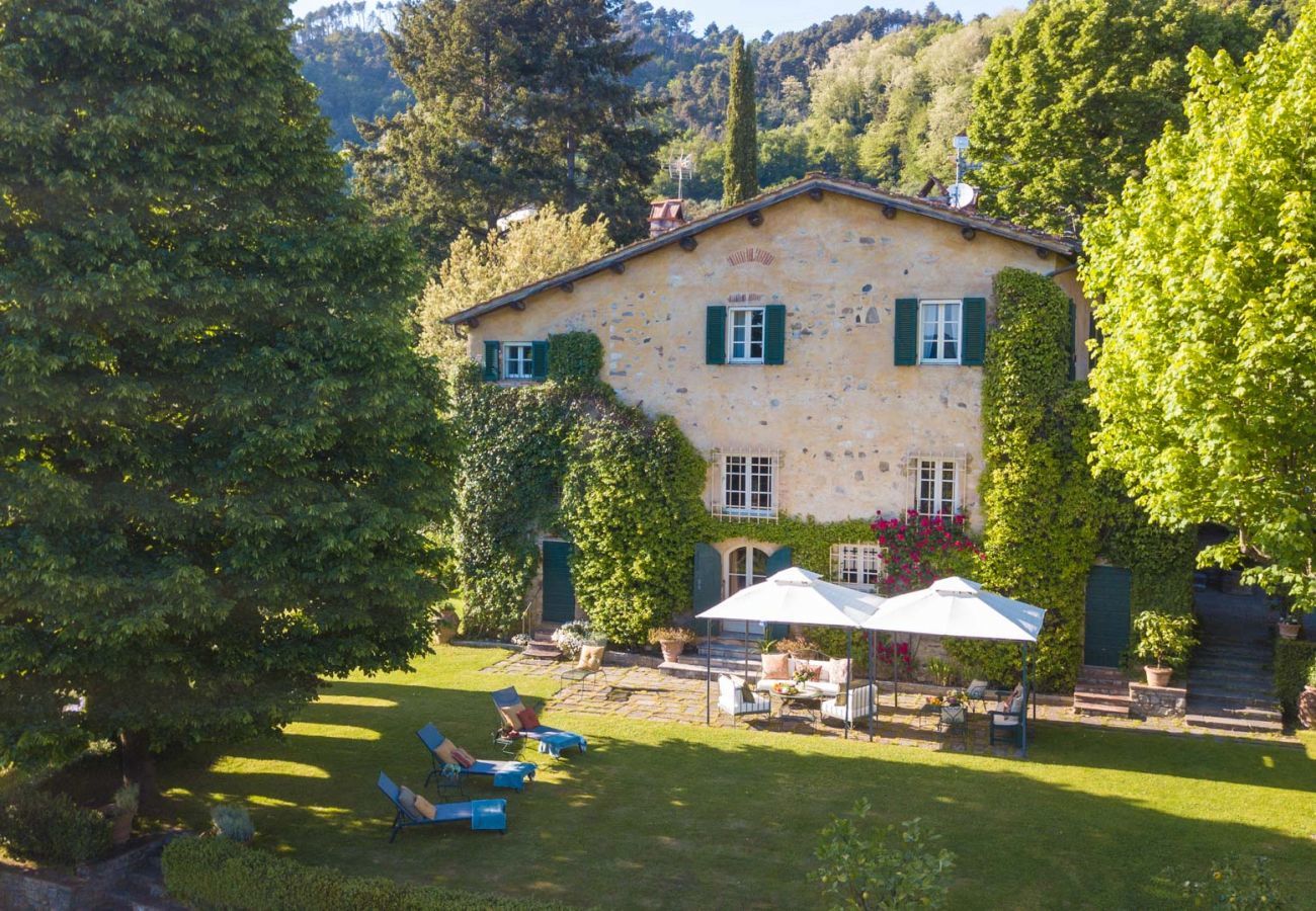 Villa a Camaiore - Luxury Farmhouse Retreat between Lucca and the Beach