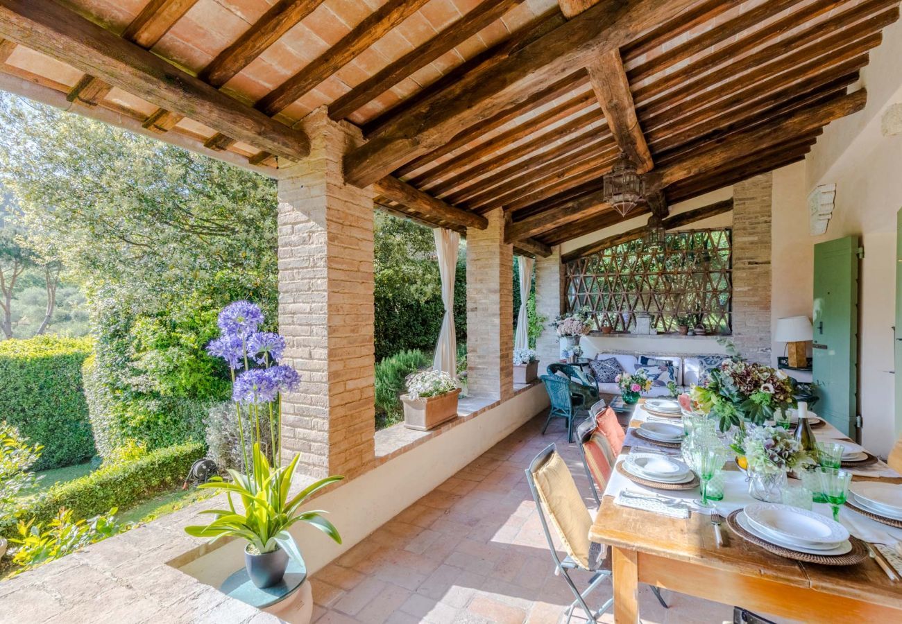 Villa a Camaiore - Luxury Farmhouse Retreat between Lucca and the Beach