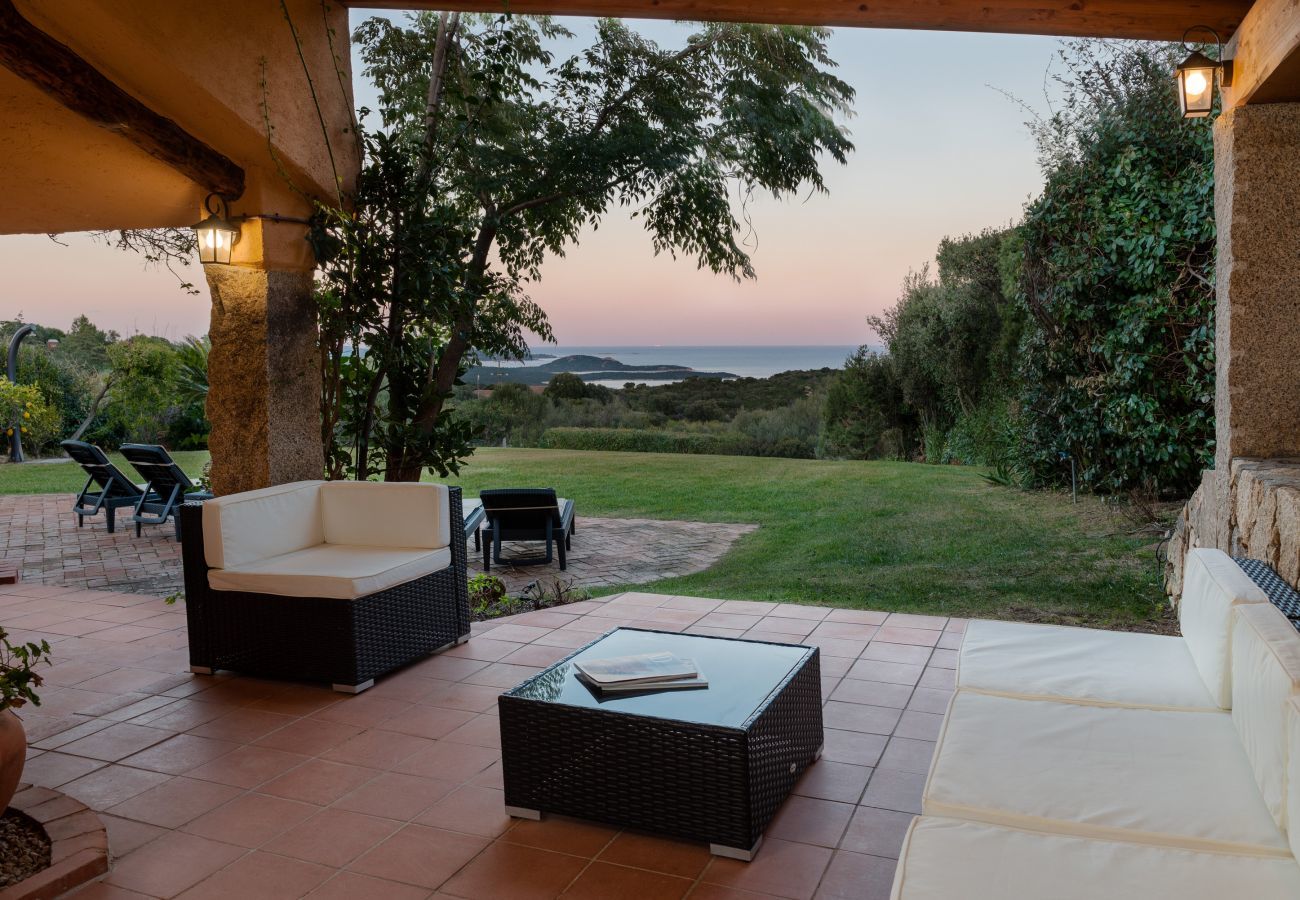 Villa a San Pantaleo - Villa Linda - tipico stazzo con idromassaggio e vista panoramica