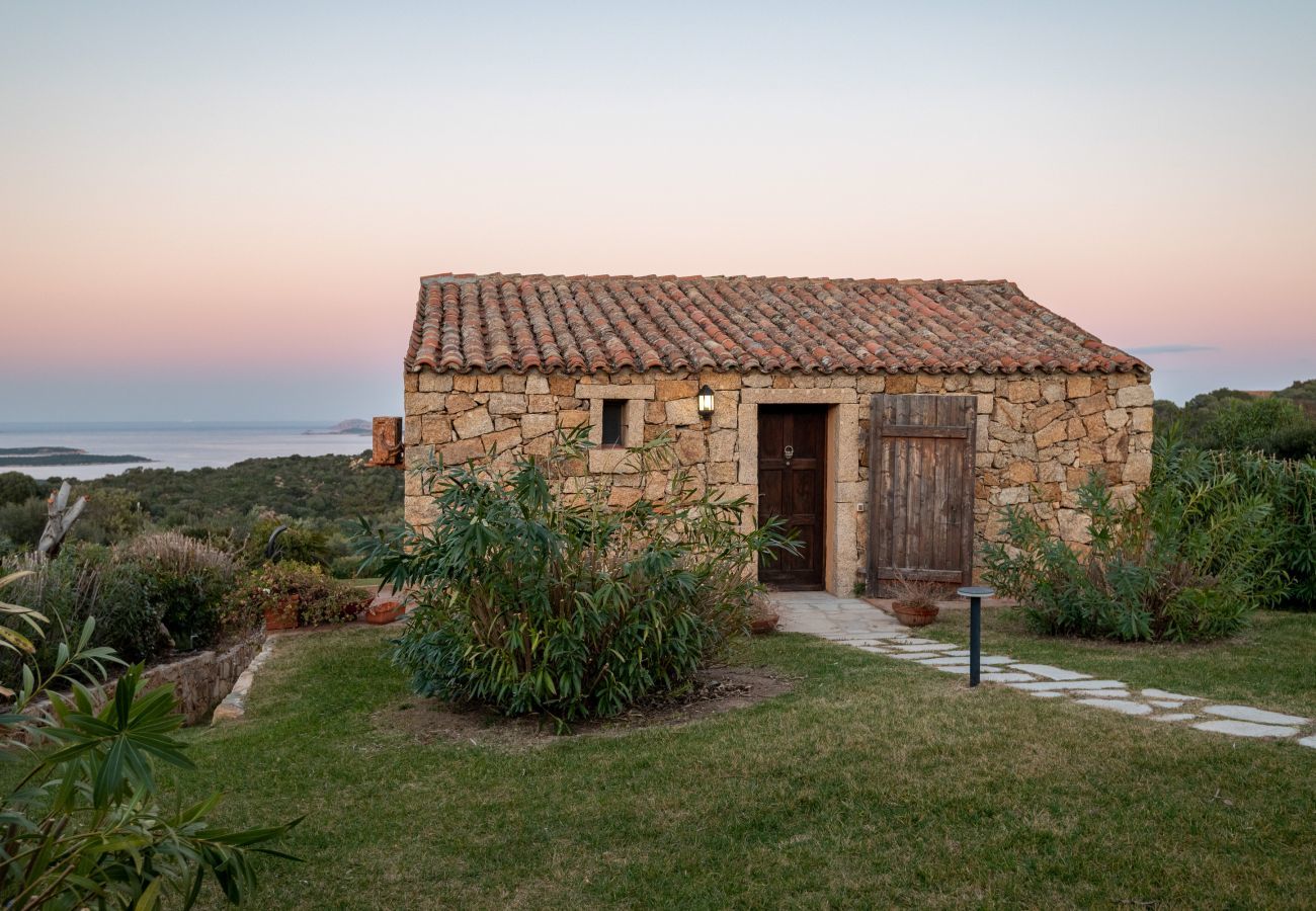 Villa a San Pantaleo - Villa Linda - tipico stazzo con vista panoramica San Pantaleo