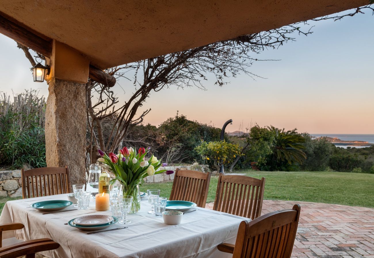 Villa a San Pantaleo - Villa Linda - tipico stazzo con idromassaggio e vista panoramica