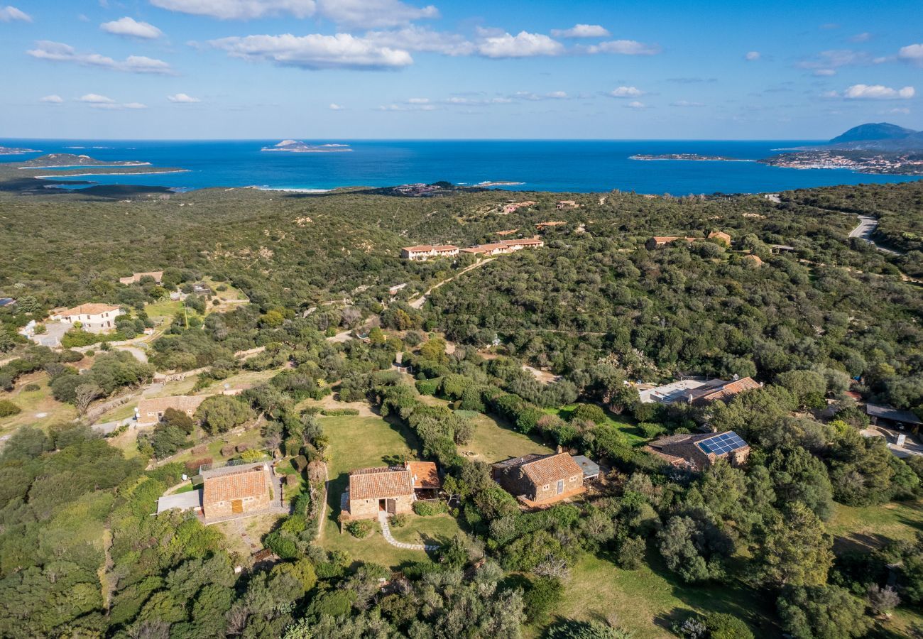 Villa a San Pantaleo - Villa Linda - tipico stazzo con vista panoramica San Pantaleo